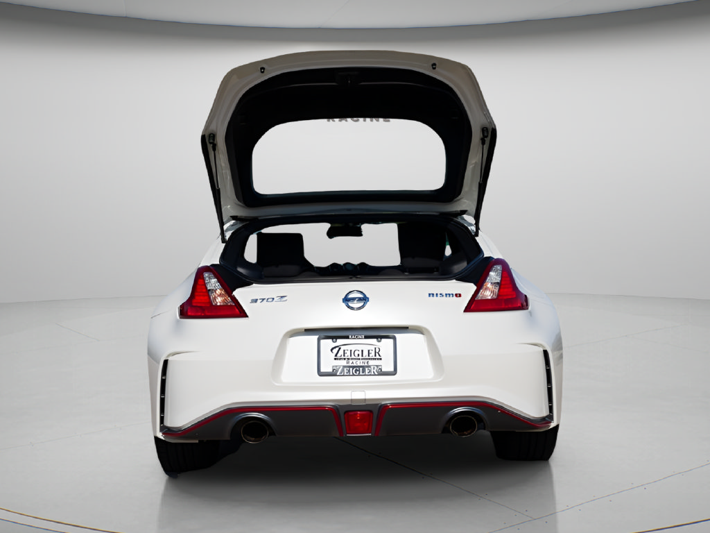 Used 2017 Nissan 370Z NISMO RWD image 10