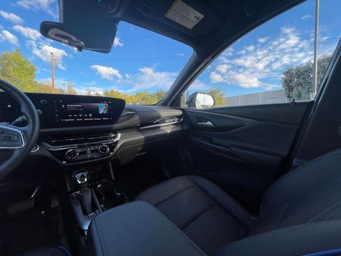 Used 2025 Buick Envista Sport Touring image 33