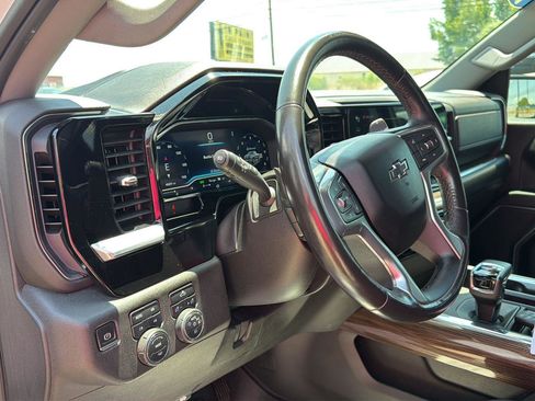 Used 2022 Chevrolet Silverado 1500 RST AWD/4WD image 16