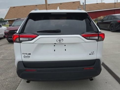Used 2025 Toyota RAV4 LE AWD/4WD image 9