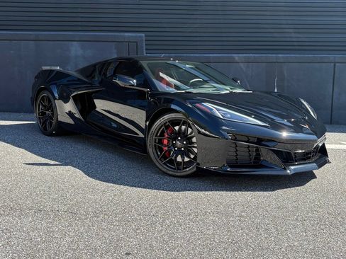 Used 2025 Chevrolet Corvette Z06 RWD image 12