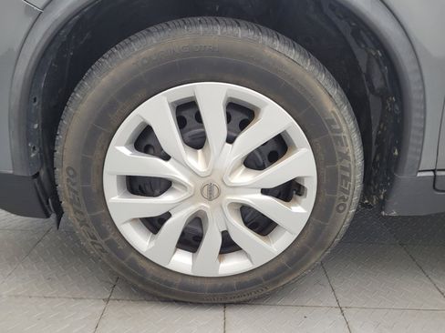 Used 2020 Nissan Rogue S FWD image 31