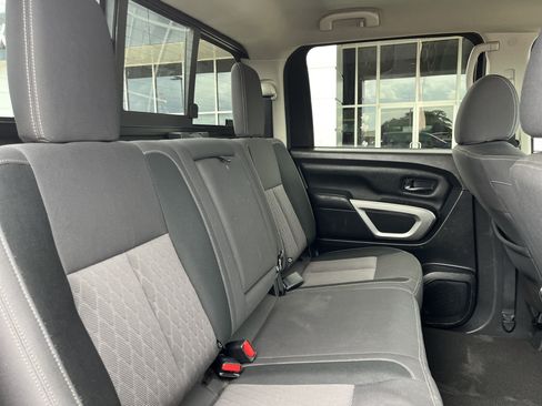 Used 2024 Nissan Titan SV w/ SV Convenience Package RWD image 16