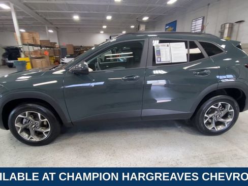 Used 2025 Chevrolet Trax LT FWD image 6