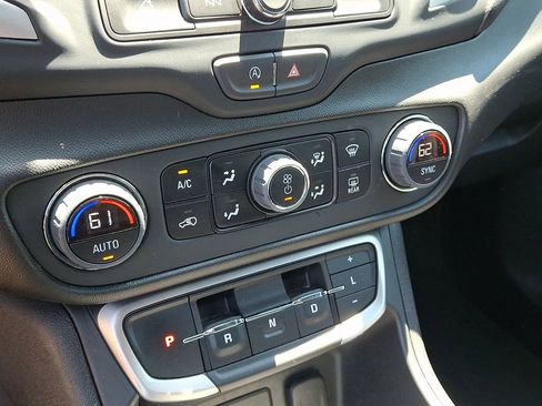 Used 2023 GMC Terrain SLE w/ Driver Convenience Package AWD/4WD image 15
