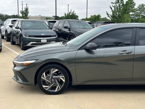 Certified 2025 Hyundai Elantra Sport FWD image 7
