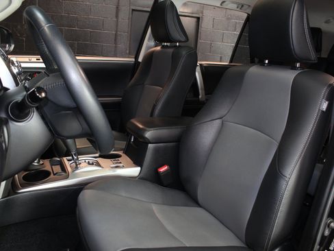 Used 2019 Toyota 4Runner SR5 Premium AWD/4WD image 32