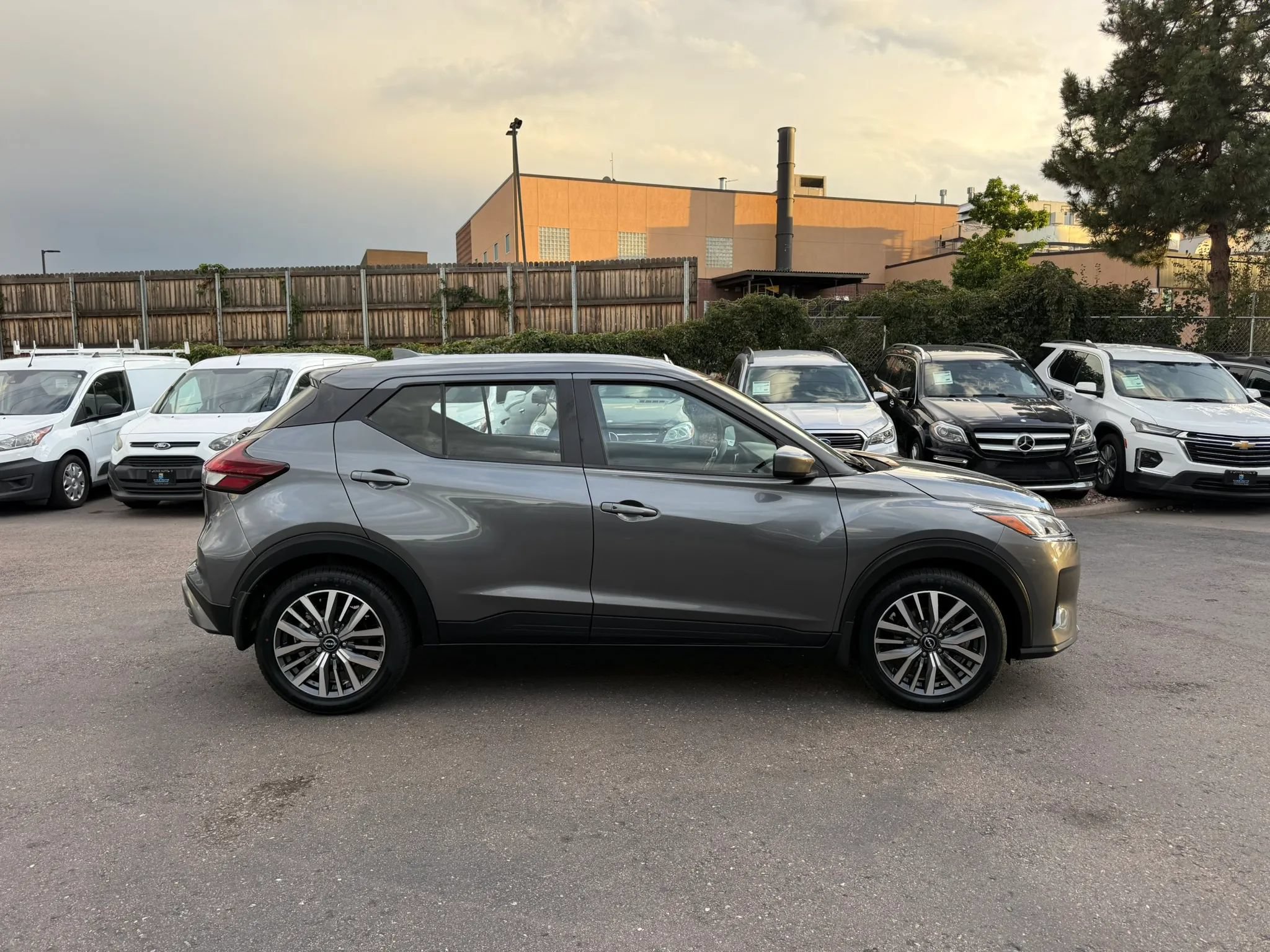 Used 2023 Nissan Kicks SV FWD image 7