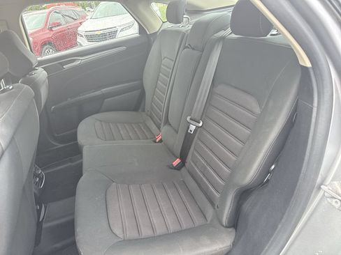 Used 2020 Ford Fusion SE AWD/4WD image 19