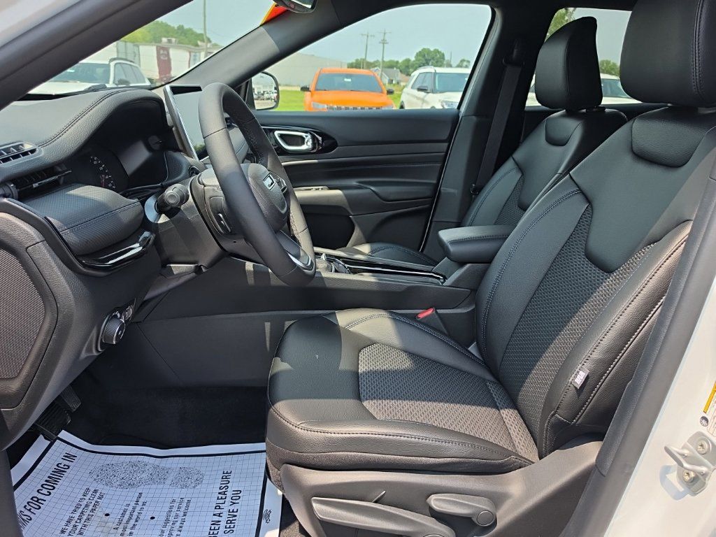 New 2026 Jeep Compass Latitude AWD/4WD image 13