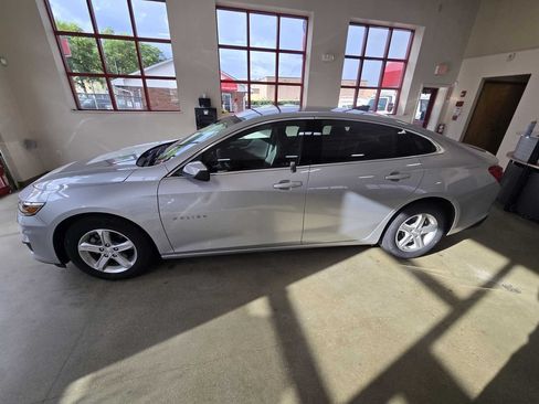 Used 2022 Chevrolet Malibu LS w/ Driver Confidence Package II FWD image 4