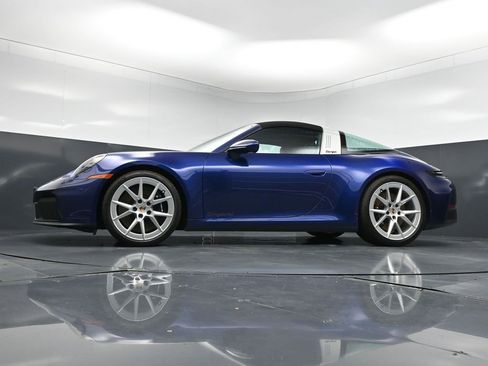 Certified 2025 Porsche 911 Targa 4 GTS AWD/4WD image 24