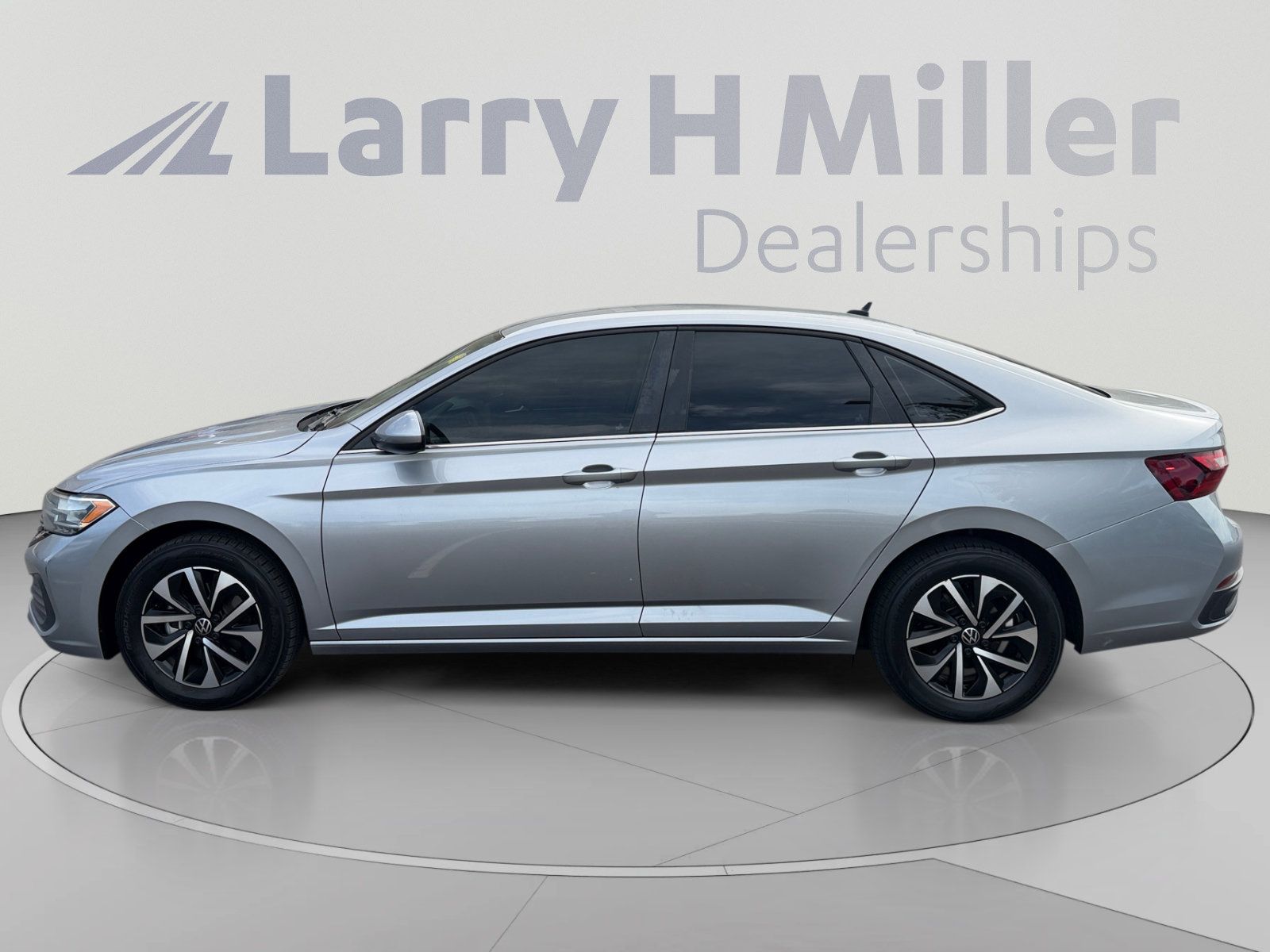 Used 2022 Volkswagen Jetta S FWD image 2