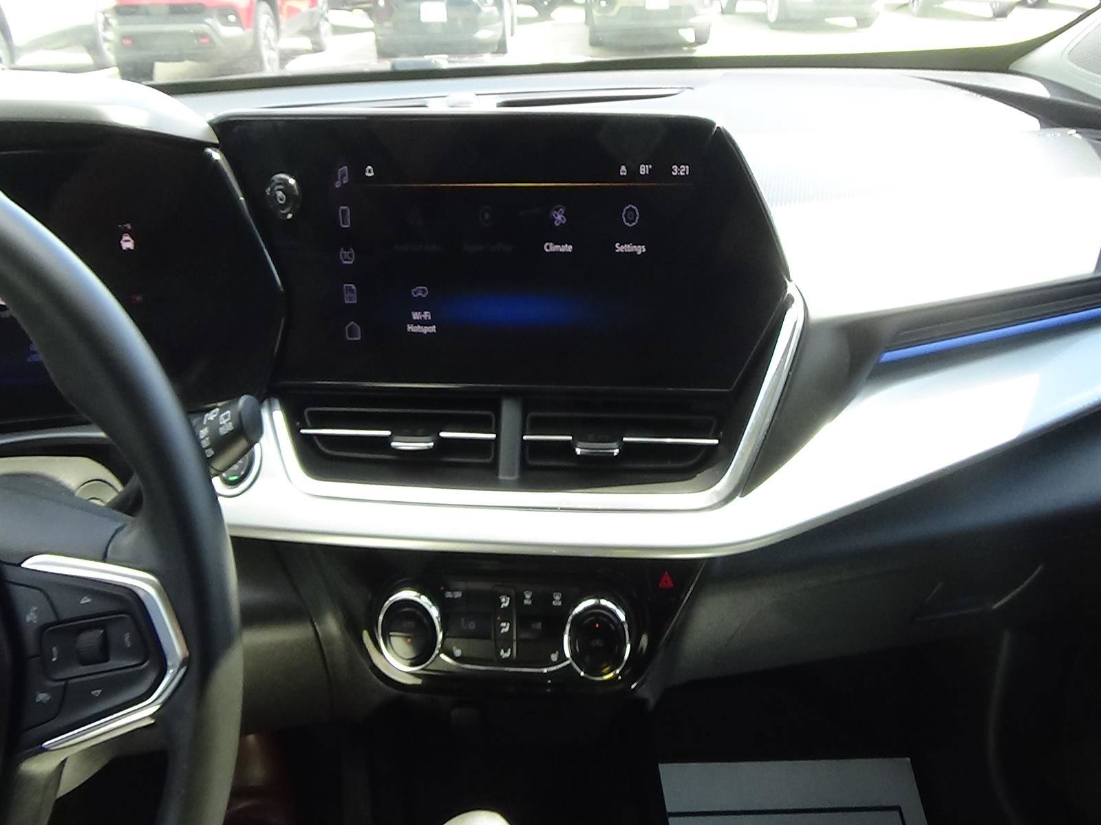 Used 2025 Chevrolet Trax LT w/ LT Convenience Package FWD image 23