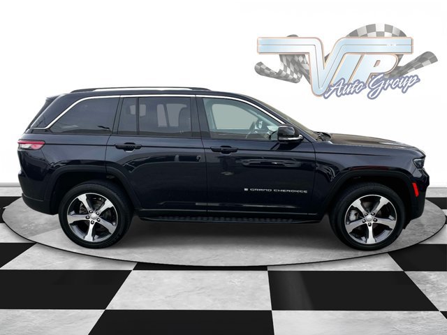Used 2023 Jeep Grand Cherokee Limited w/ Luxury Tech Group II AWD/4WD image 3