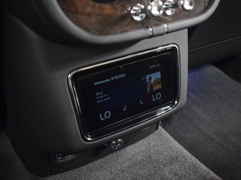 New 2025 Bentley Bentayga AWD/4WD image 21
