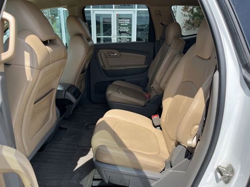 Used 2009 Chevrolet Traverse LT FWD image 11