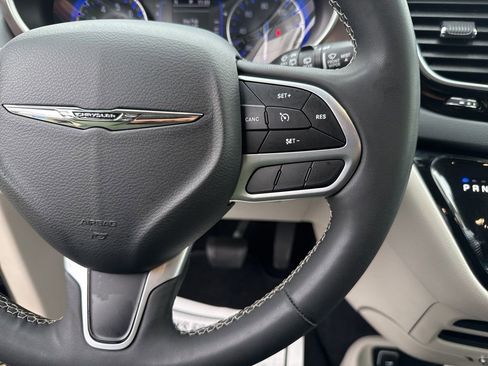 Used 2023 Chrysler Voyager LX image 22