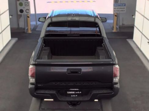 Used 2020 Toyota Tacoma TRD Off-Road w/ Technology Package AWD/4WD image 3