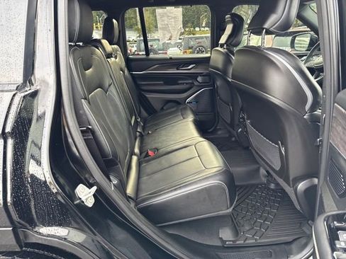 Used 2023 Jeep Grand Cherokee Overland w/ Luxury Tech Group IV image 10