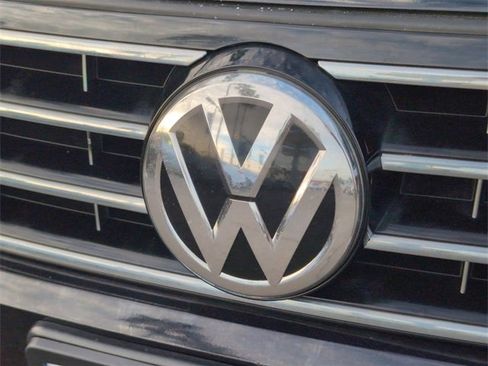 Used 2018 Volkswagen Passat 2.0T R-Line image 27