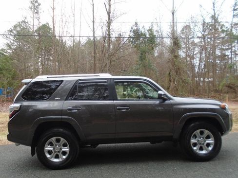 Used 2018 Toyota 4Runner SR5 4x2 4dr SUV image 4