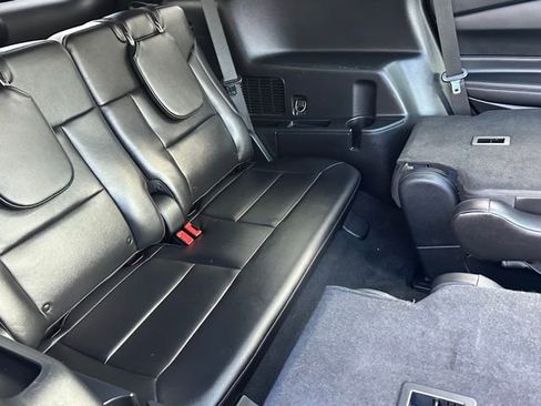 Used 2023 Ford Explorer Limited AWD/4WD image 9