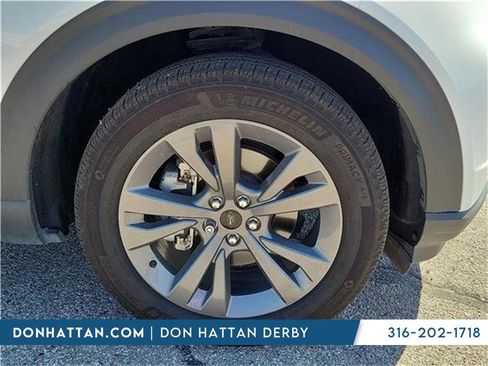 Used 2023 Ford Explorer XLT w/ Equipment Group 202A image 4