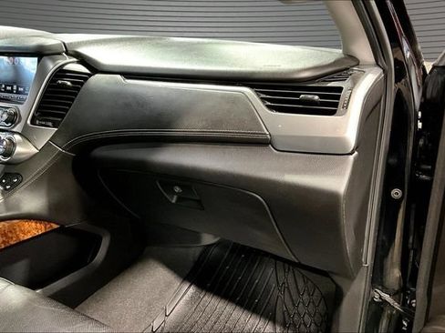 Used 2020 Chevrolet Suburban Premier AWD/4WD image 26