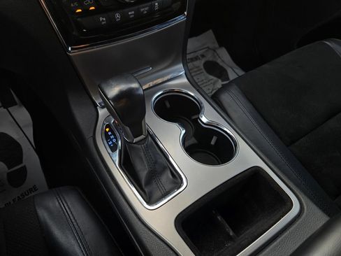 Used 2020 Jeep Grand Cherokee Altitude AWD/4WD image 27