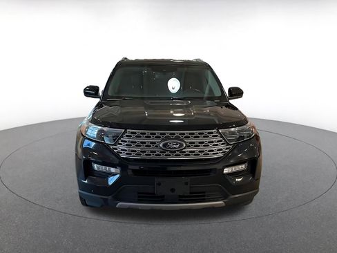 Used 2023 Ford Explorer Limited image 4