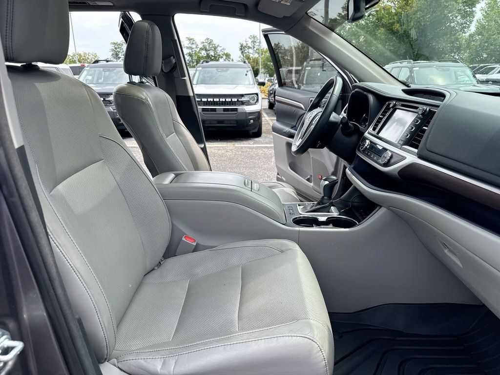 Used 2015 Toyota Highlander Limited AWD/4WD image 23