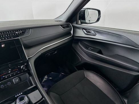 Certified 2024 Jeep Grand Cherokee Altitude image 34