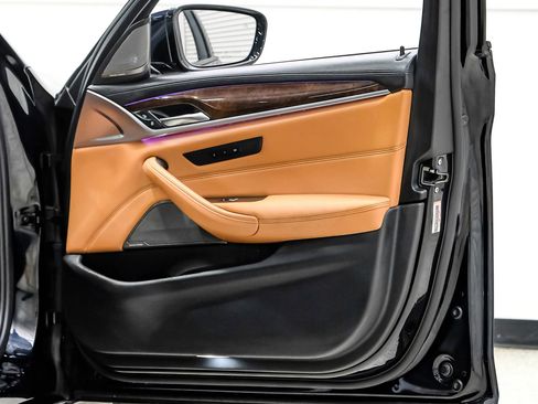 Used 2019 BMW 540i xDrive w/ M Sport Package image 46