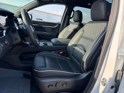 Used 2025 GMC Acadia Denali FWD image 16