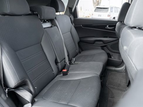 Used 2020 Kia Sorento S image 26