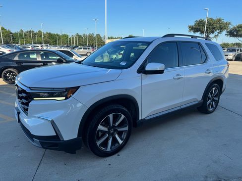 Certified 2023 Honda Pilot Touring image 4