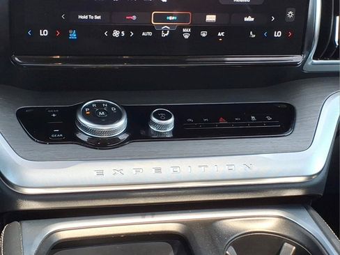 Used 2025 Ford Expedition Max Platinum AWD/4WD image 16