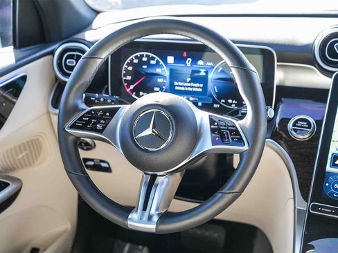 Used 2025 Mercedes-Benz GLC 350e GLC 350e image 11