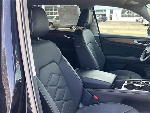 Used 2025 Volkswagen Atlas SE AWD/4WD image 7