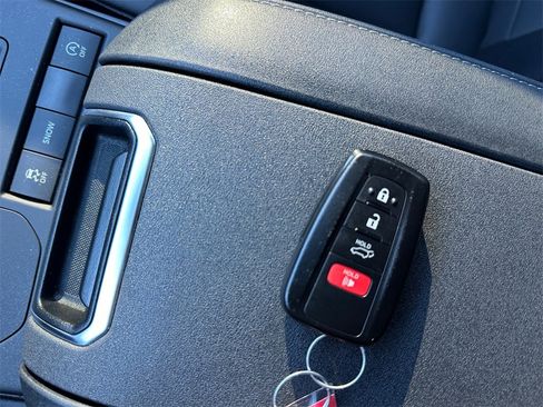 Used 2021 Toyota Highlander XLE image 35