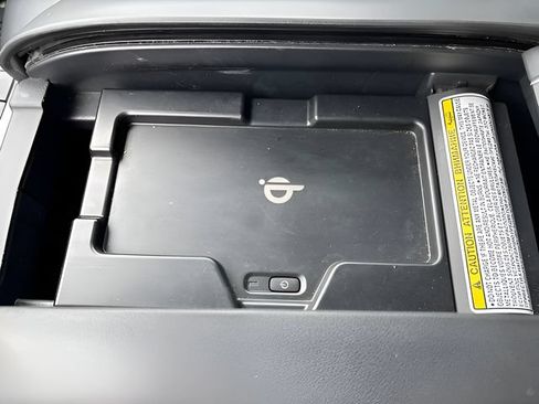 Used 2020 Toyota Highlander XLE AWD/4WD image 25