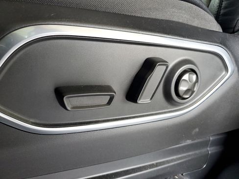 Used 2024 Jeep Wagoneer L Series II RWD image 21