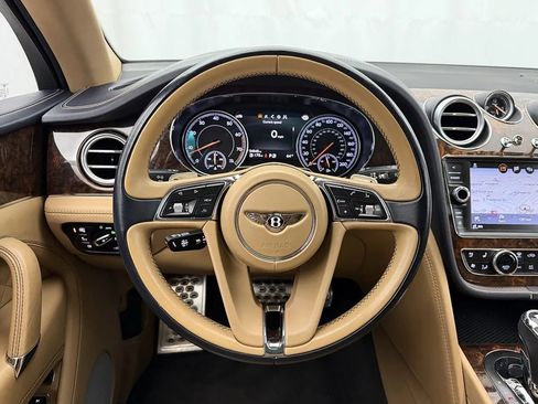 Used 2017 Bentley Bentayga AWD/4WD image 12