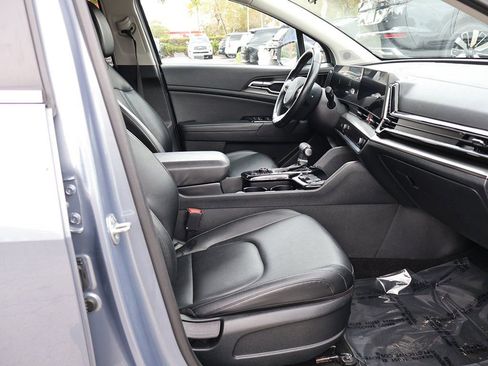 Used 2025 Kia Sportage EX image 28