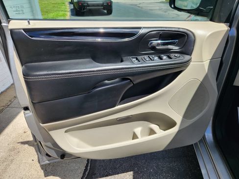 Used 2018 Dodge Grand Caravan SXT FWD image 24