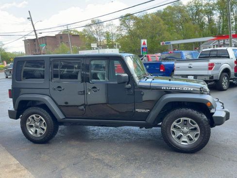 Used 2015 Jeep Wrangler Unlimited Rubicon w/ Connectivity Group AWD/4WD image 5