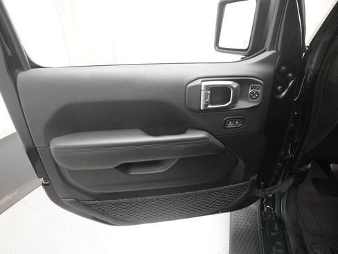 Used 2023 Jeep Wrangler Unlimited Sahara AWD/4WD image 27
