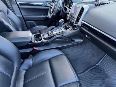 Used 2017 Porsche Cayenne S Platinum image 12