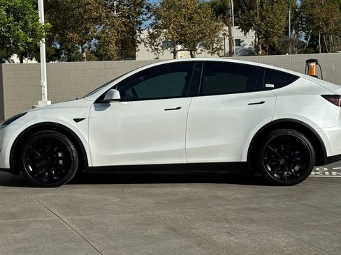 Used 2023 Tesla Model Y Long Range AWD/4WD image 9